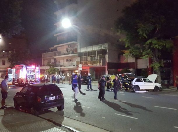 Corría una picada, chocó y se mató en Parque Chacabuco