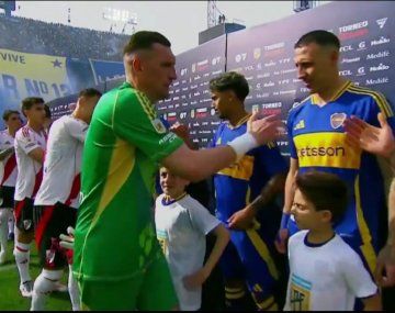 Por qué Cristian Lema no quiso saludar a Franco Armani en el Superclásico