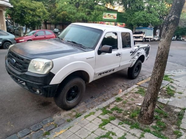 La Plata: un funcionario judicial y un policía detenidos por circular con una camioneta robada