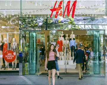 La crítica de la industria textil por la venta de los saldos de H&M en Palermo