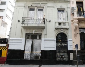 El auto con tres personas en el Instituto Patria: así denuncian que espiaba Alan Ruiz