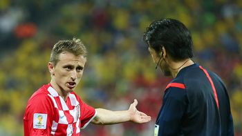 yuichi nishimura, el arbitro japones fue criticado por su actuacion en brasil - croacia yuichi nishimura, el arbitro japones fue criticado por su actuacion en brasil - croacia