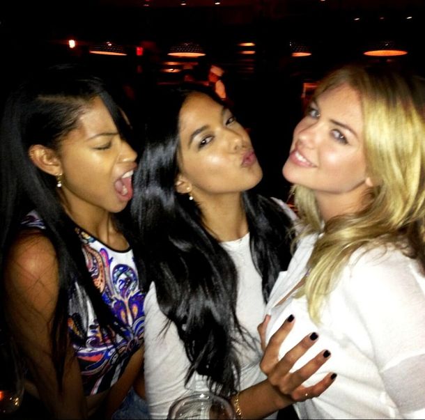 Upton y sus amigas se mostraron muy divertidas