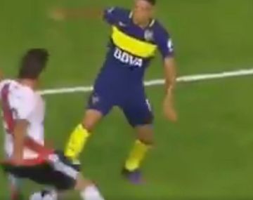 El caño de Ponzio a Centurión en el Superclásico&nbsp;