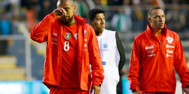 Arturo Vidal llorando tras la eliminación del Mundial