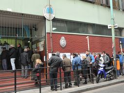 en forma puntual, arrancaron los comicios en todo el pais en forma puntual, arrancaron los comicios en todo el pais