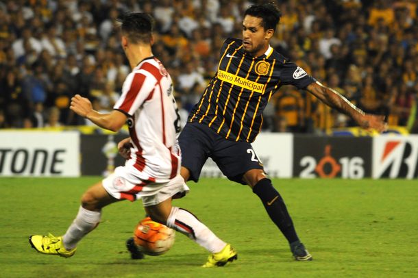 Rosario Central goleó a River de Uruguay con tres tantos de Marco Ruben