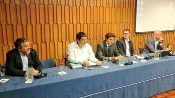 El informe del Banco Central del Uruguay concluyó que Uruguay es un 27% más caro que otros países. El informe del Banco Central del Uruguay concluyó que Uruguay es un 27% más caro que otros países.