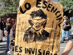 Los carteles en contra del Gobierno y en defensa de la educación pública