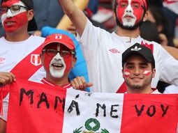 Los hinchas peruanos, a pura adrenalina Los hinchas peruanos, a pura adrenalina
