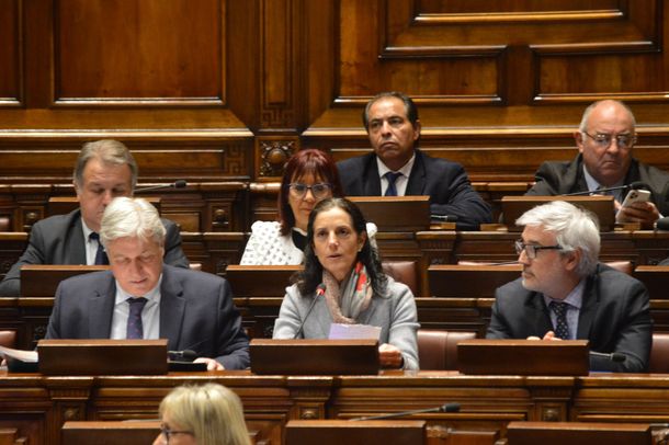 La ministra Azucena Arbeleche expresó ante el Parlamento su postura sobre la CTM de Salto Grande.