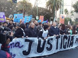 Miles de personas marcharon tras el femicidio de Emma Miles de personas marcharon tras el femicidio de Emma