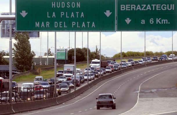 Encontran un cadáver en la Autopista Buenos Aires-La Plata