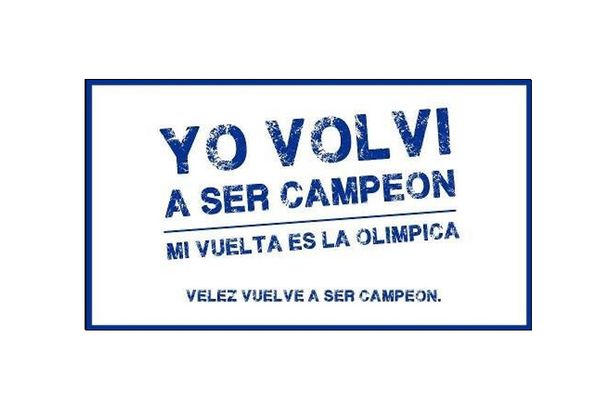 Los hinchas de Vélez celebraron con afiches para todos