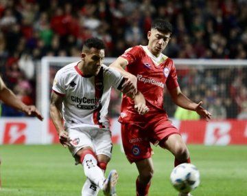 Newells y Argentinos se enfrentan en Rosario por la cima de la Zona A