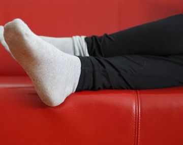 Chau lavandina: el truco casero para dejar las medias blancas como nuevas y sin esfuerzo