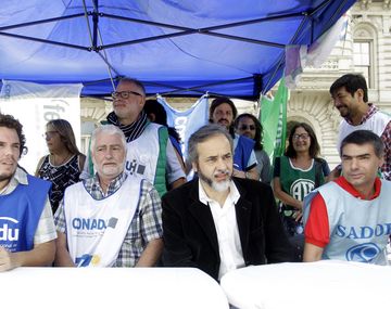 Docentes evalúan ir a la Justicia si Macri no reabre la paritaria nacional