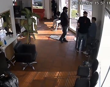 ¡Insólito!: Se cortó el pelo y después asaltó al peluquero en Olivos