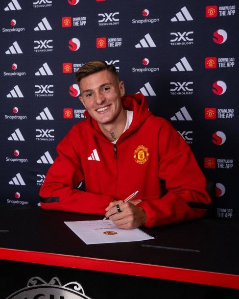 Es oficial: Benjamin Sesko fue confirmado en el Manchester United
