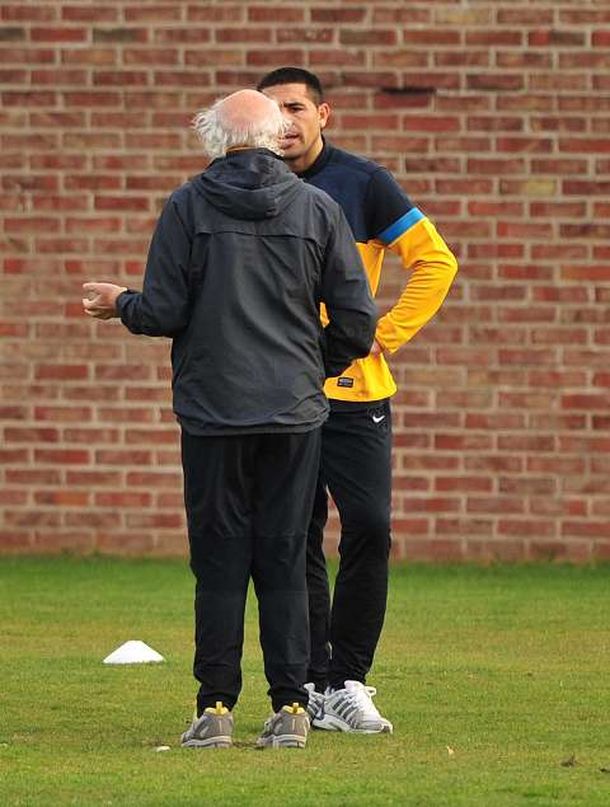 Riquelme se recuperó de la fiebre, pero entrenó aparte