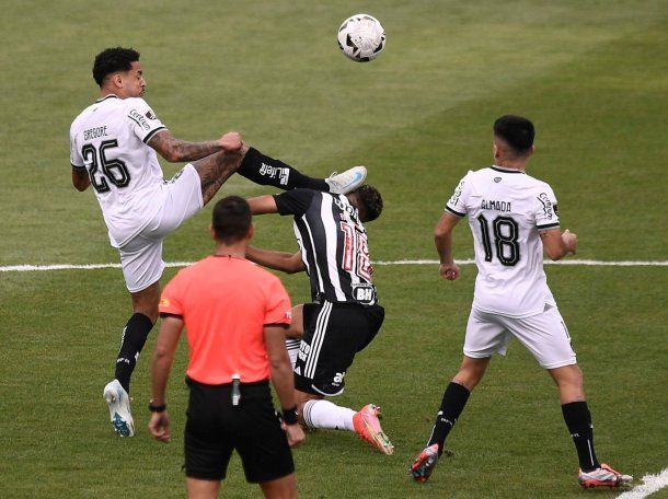 Insólito: la expulsión de Gregore al minuto de juego en la final de la Copa Libertadores 2024