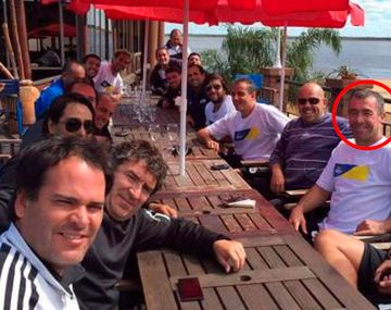 Viajaba por trabajo pero fue a jugar al fútbol