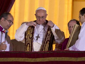 El Papa destaca a los curas villeros en radio comunitaria