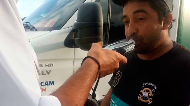 El hombre no pudo realizar el test de alcoholemia