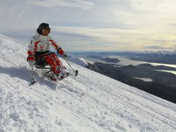 Germán Vega el primer instructor de esquí en sillas de ruedas del mundo