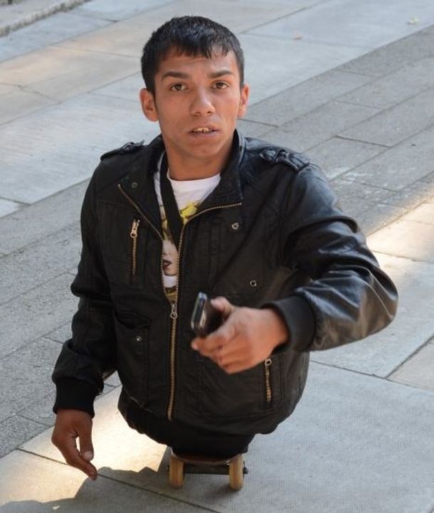 Detienen a un mendigo sin piernas por hacer ruido