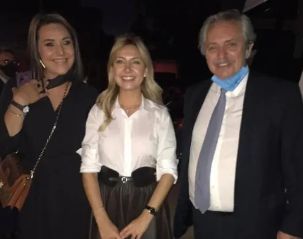Claudia Silvero (a la izda.) junto a Fabiola Yañez y Alberto Fernández Claudia Silvero (a la izda.) junto a Fabiola Yañez y Alberto Fernández