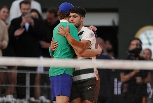 Carlos Alcaraz venció a Jannik Sinner y es el campeón de Roland Garros