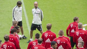 guardiola dirigio su primera practica en el bayer guardiola dirigio su primera practica en el bayer