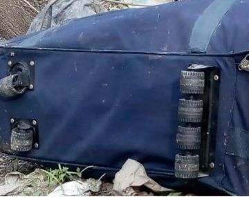 Encontraron el cuerpo de un hombre dentro de una valija en un arroyo de Ezeiza