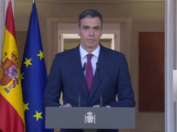 Pedro Sánchez anunció que seguirá al frente del Gobierno español