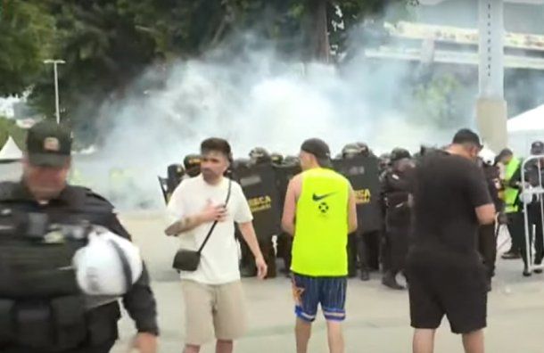 Reprimieron a hinchas de Boca en el ingreso al Maracaná