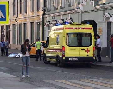 Tremendo: así atropelló a los hinchas mexicanos un taxi en Moscú