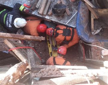 Se derrumbó una panadería en Mataderos y hay al menos un herido
