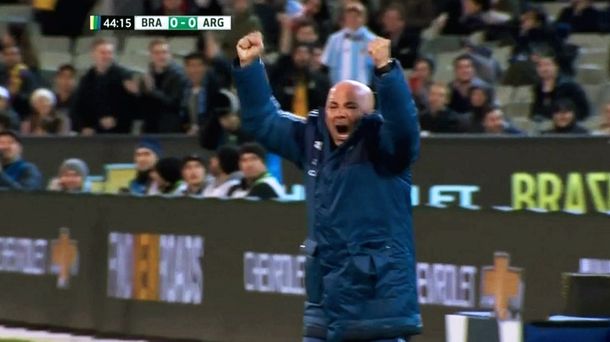 Sampaoli festejó el gol de Argentina ante Brasil