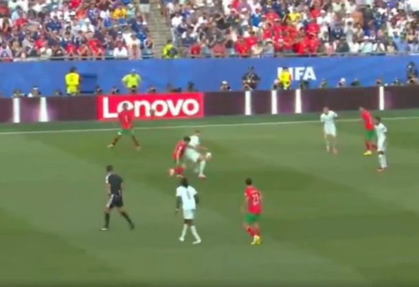 La polémica en el primer gol de Francia que el VAR no revisó y la TV no repitió: ¿hubo mano?