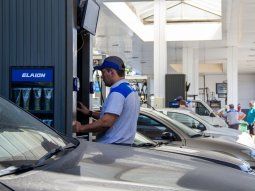 Es ley la posibilidad de pagar uno mismo con posnet en estaciones de servicio de la Provincia