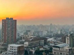 Persiste el olor a quemado y el humo en la Ciudad