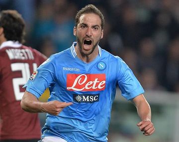 Con un gol y una asistencia de Higuaín