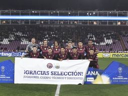 Gracias Selección: Lanús sumó su homenaje mundialista en la Copa Sudamericana