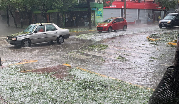 Mendoza: lluvia, granizo, inundación y susto en las redes