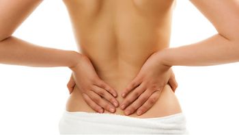 Estos son los mejores movimientos para prevenir la denominada joroba de oficina. Estos son los mejores movimientos para prevenir la denominada joroba de oficina.