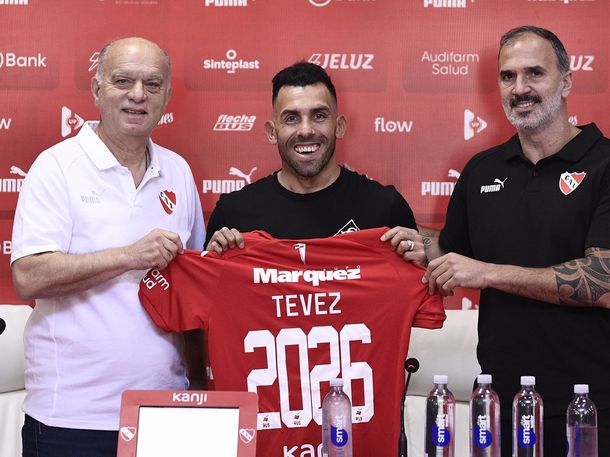 Carlos Tevez renovó con Independiente y será DT hasta 2026
