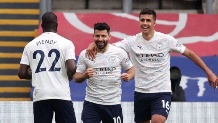 Con un gol del Kun Agüero, Manchester City le ganó al Crystal Palace y quedó a un paso de ser campeón