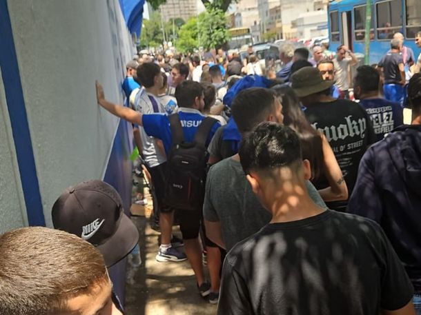 Vélez se Copa: larguísimas filas por estar en la final con Central Córdoba en Santa Fe