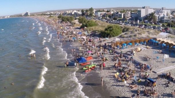 Un nene sufrió fractura de cráneo en una playa de Chubut al volarse el inflable donde jugaba